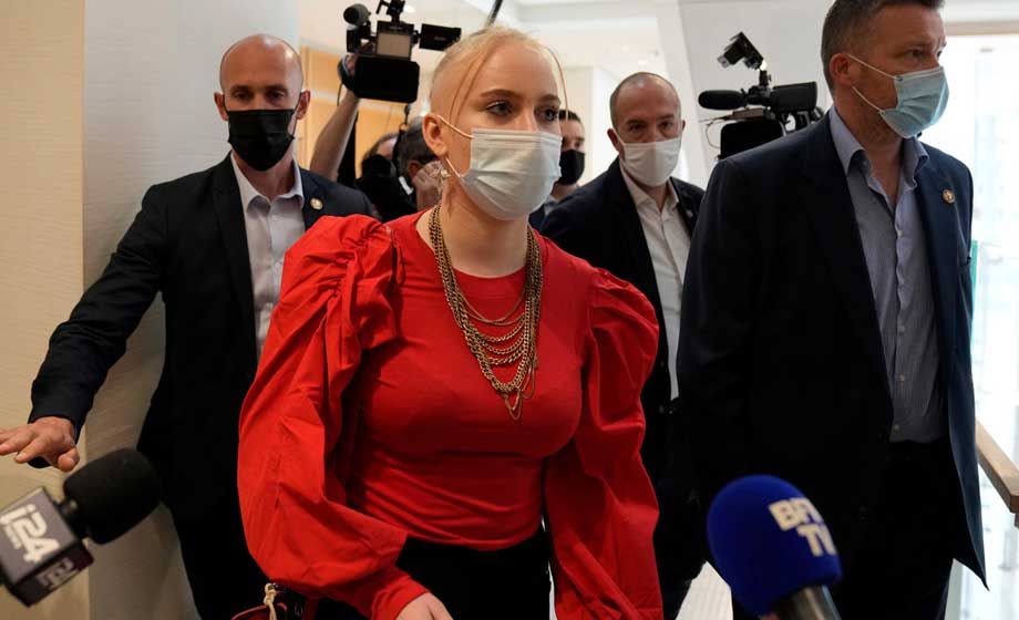 11 personer döms efter att ha dödshotat 16-årig tjej som kritiserade islam