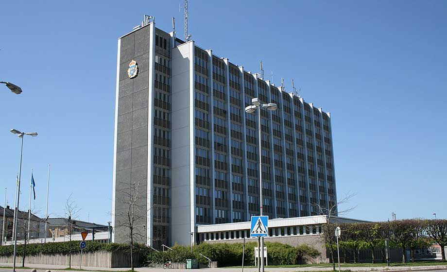 Två irakier frias från bombhot mot polisstation