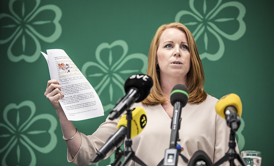 ”Det stämmer inte. Däremot stämmer det” – Annie Lööf hånas för motsägelsefullt utspel
