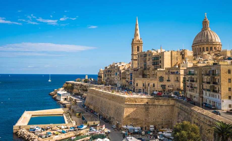 Malta första EU-land att helt porta ovaccinerade