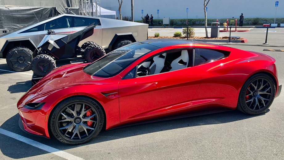 Ny Tesla började brinna under färd