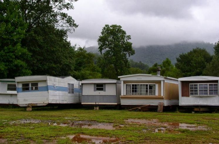 SVT:s lösning på bostadskrisen: Flytta in i skåpbil