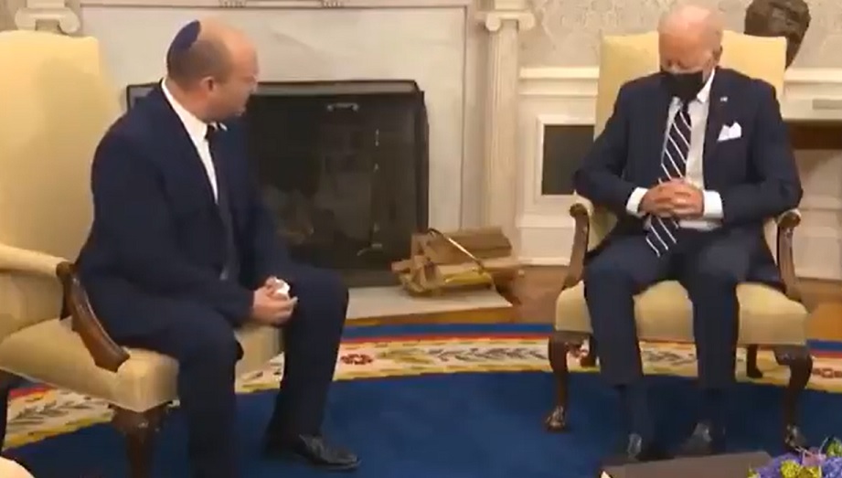 VIDEO: Här uppges Joe Biden somna under möte