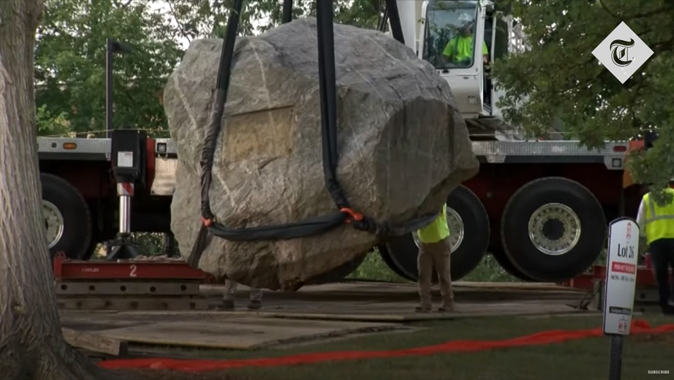 Universitet tar bort sten – bedöms som rasistisk