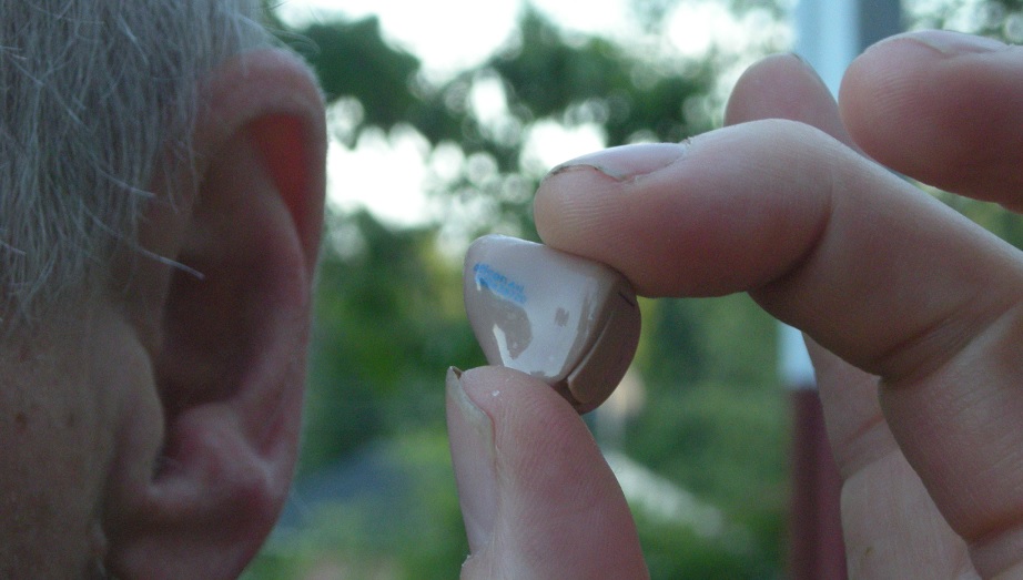 Region ska spara – inför avgift på hörapparater