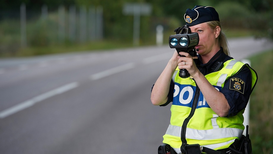 Polisen storsatsar: Tar fast bilister som kör 6-9 km/tim för fort