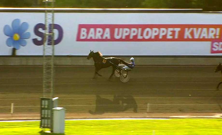 Åbytravet viker sig för vänsterhat – stoppar SD-reklam