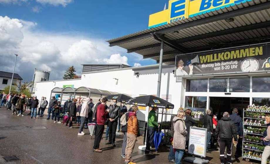 Ovaccinerade tyskar portas från matbutiker