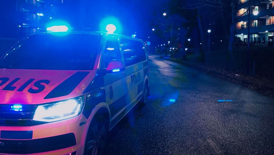 Kraftig explosion vid flerfamiljshus