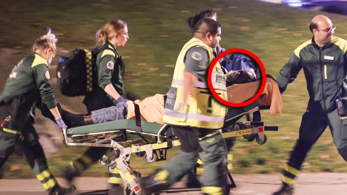 VIDEO: Här förs misstänkte pappan iväg efter brutala barnamordet i Hässelby