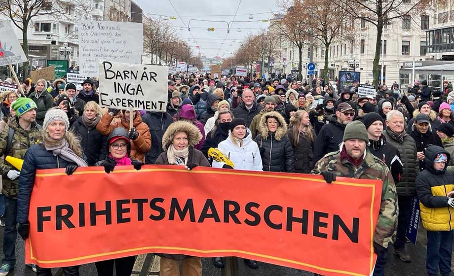 Massiv demonstration mot vaccinpass i Göteborg