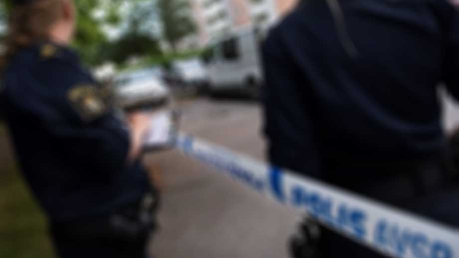 Man knivskars och rånades på sin bil