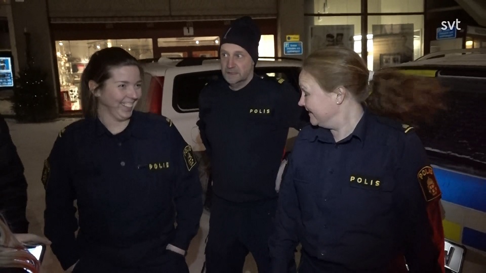 15-åringar lär poliser bli populära på Tiktok