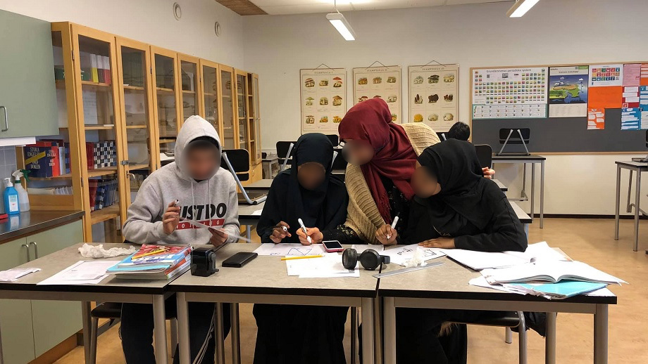 Utlandsfödda klarar sig allt sämre i svenska skolan