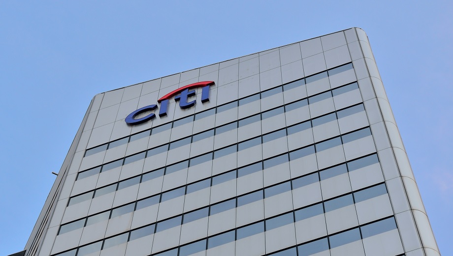 Storbank sparkar ovaccinerade