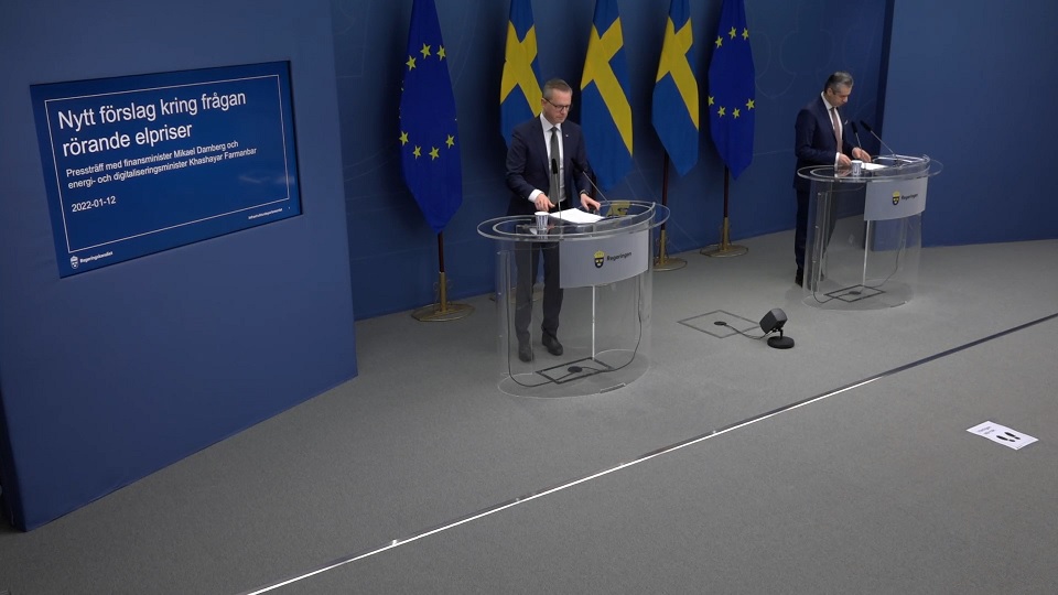 Nu ska svenskarna få bidrag för att betala elskatten