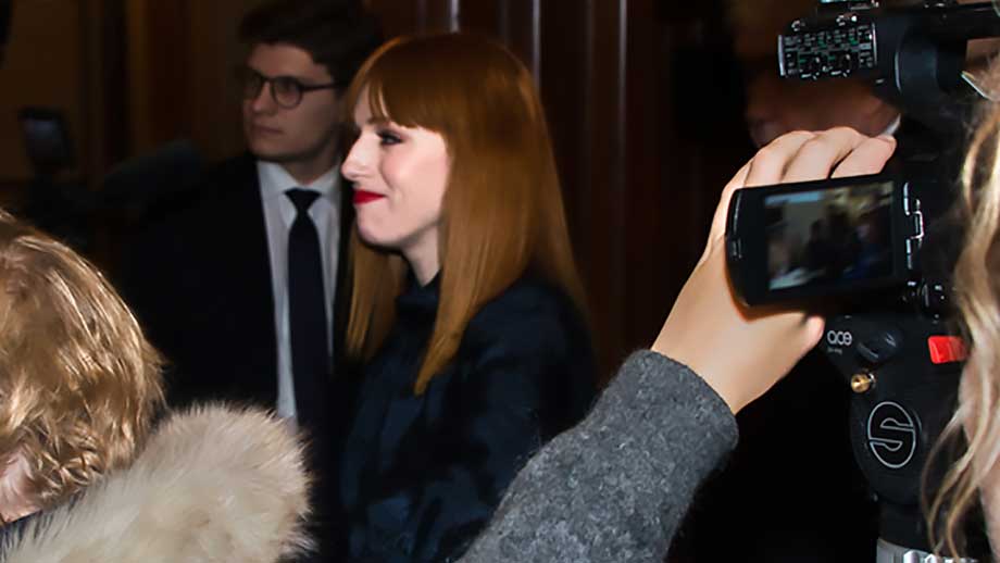 Tryckfrihetsjury stoppar staten – Cissi Wallin slipper fängelse och bokbål