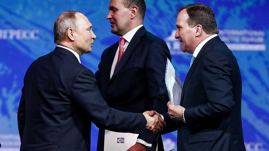 Löfven erkänner: ”Har varit naiv” även om försvarspolitiken