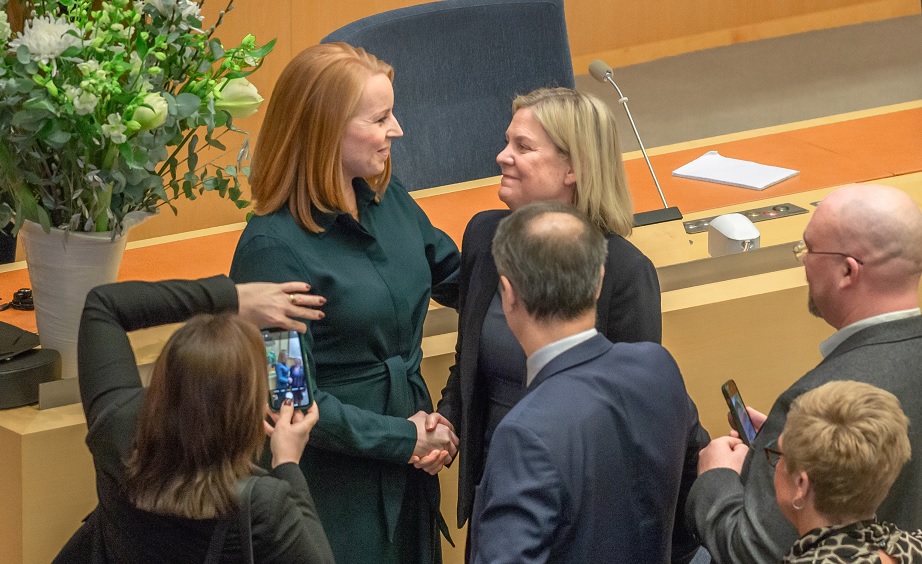 Lööf ville förbjuda röst på annans budget – ska nu rösta på S