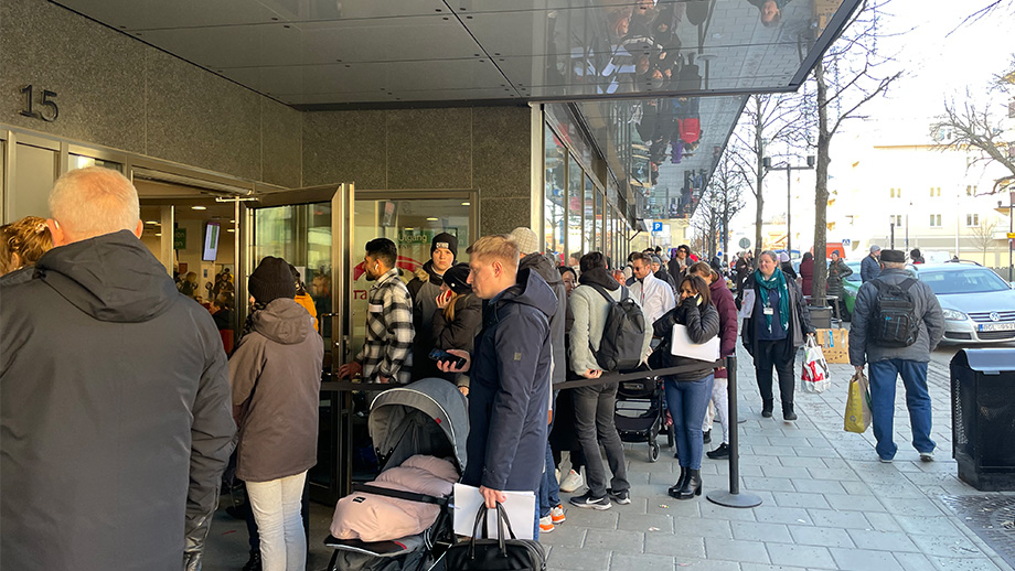 Ukrainsk flykting: ”Afghaner puttade undan kvinnor och barn”