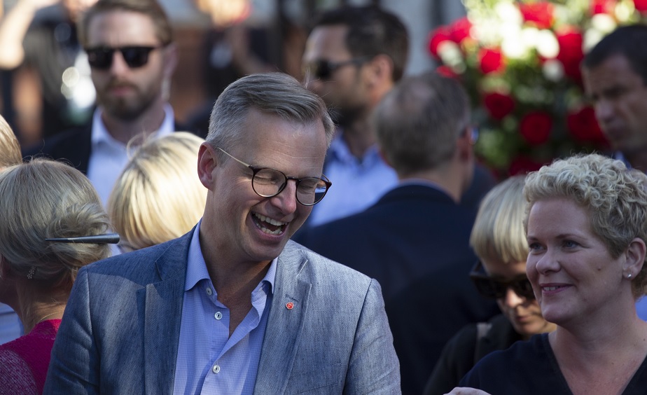 S-valfläsk: 1 000 kronor till bilägare veckor innan valet