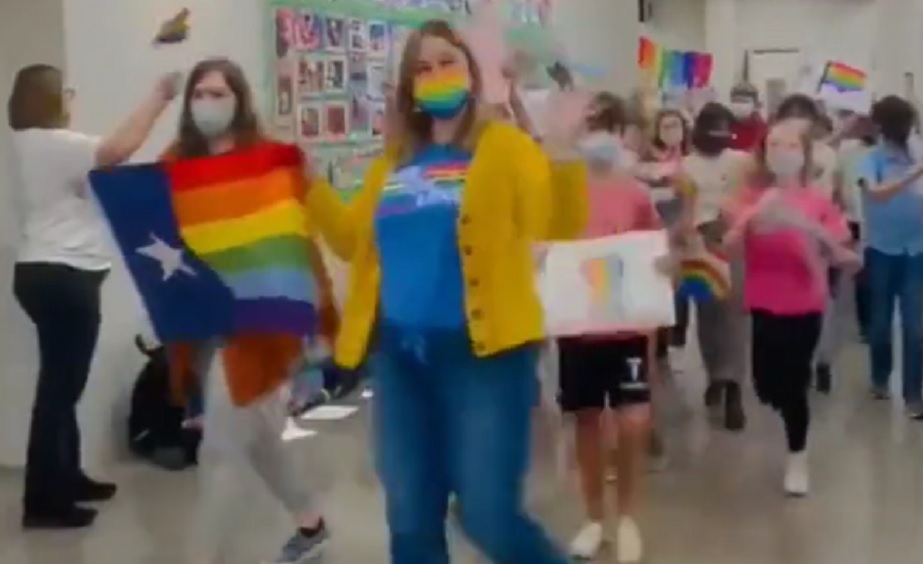 Grundskola anordnade Prideparad med eleverna