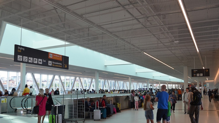 Våldsamt upplopp med machete i färjeterminal