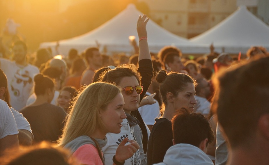 Svenska skattepengar till spanska ungdomars presentkort