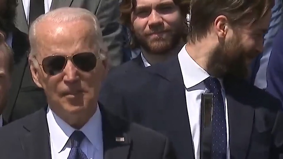 Joe Biden i ny fadäs – kallar NHL-topp ’Batman’