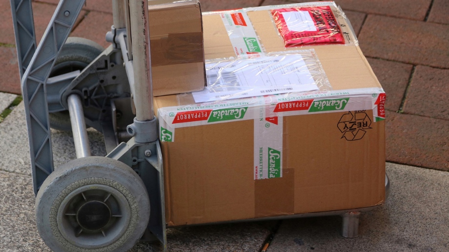 Bilbud i Skövde attackerades – fick tänderna utslagna