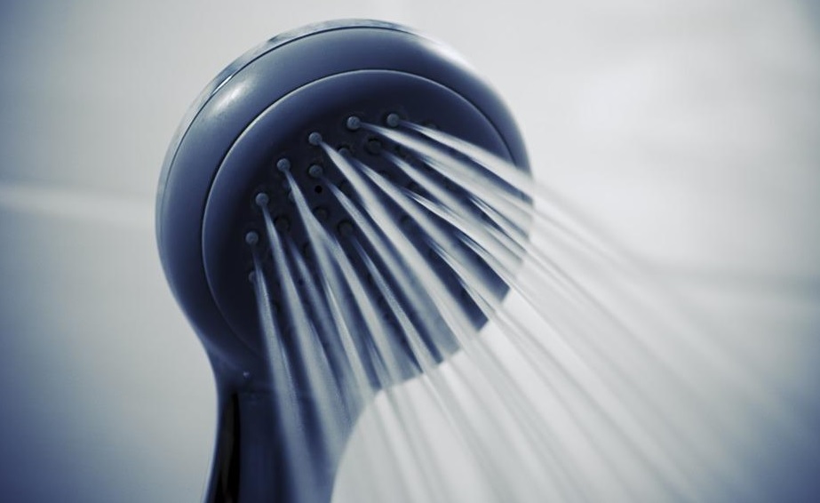 Högre priser har fått svenska folket att minska på duschandet