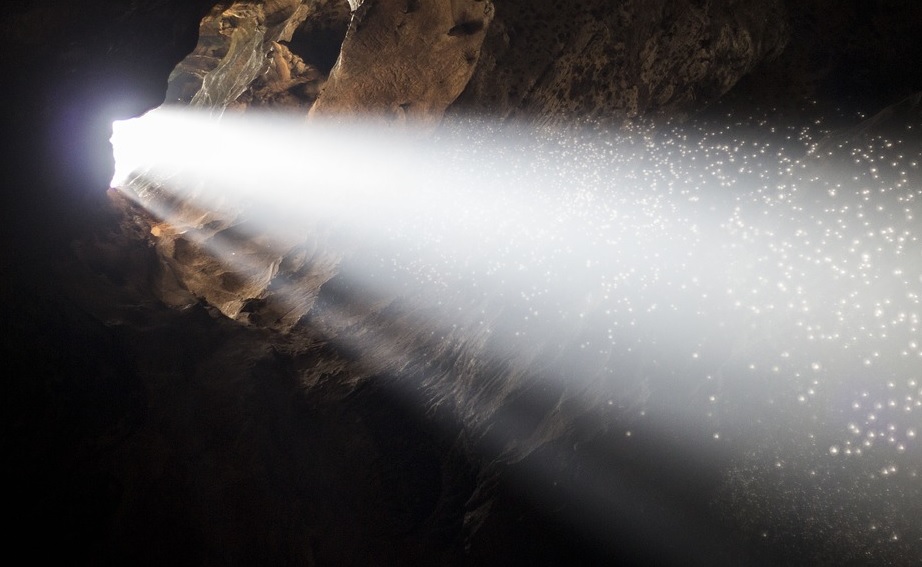 Afghansk kvinna våldtogs och kastades ner i gruvhål – lämnades att dö