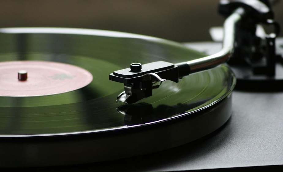 Skattebetalarna bekostar kommuns vinylskivor som present till nyinflyttade