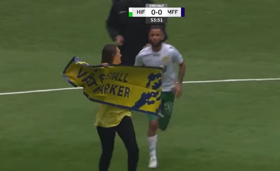 VIDEO: Klimatextremister saboterade fotbollsmatch