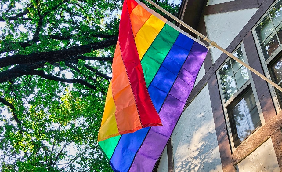 Nytt ’diskrimineringsfritt’ bostadshus portar alla utom lesbiska