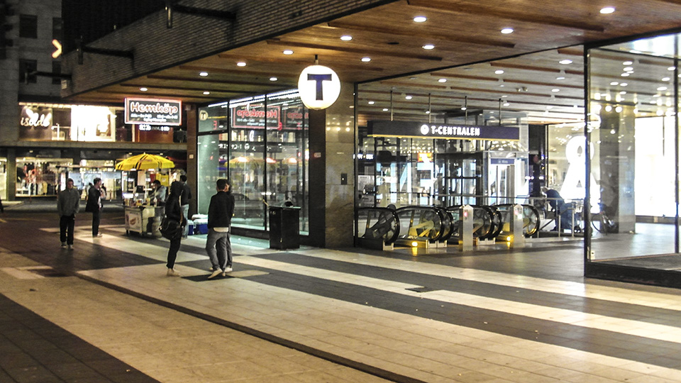 Två häktade för Centralen-bomb