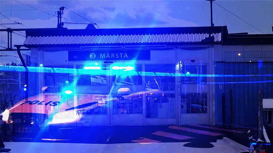 Barnfamilj körde fel – besköts i Stockholmsförort