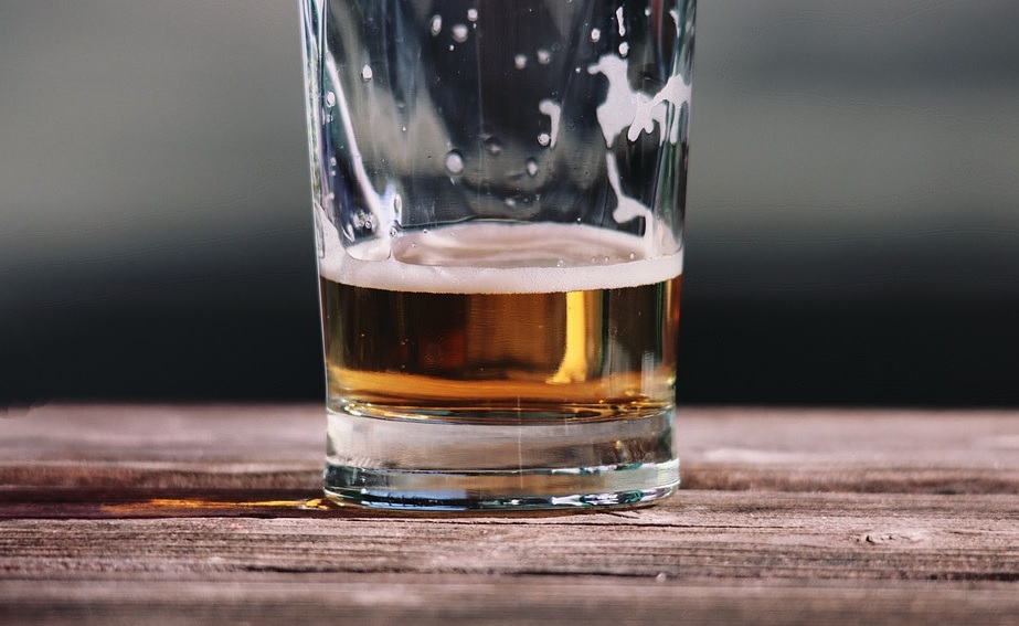 Nekas lättöl på äldreboende: ”Strider mot lagen och klimatmål”