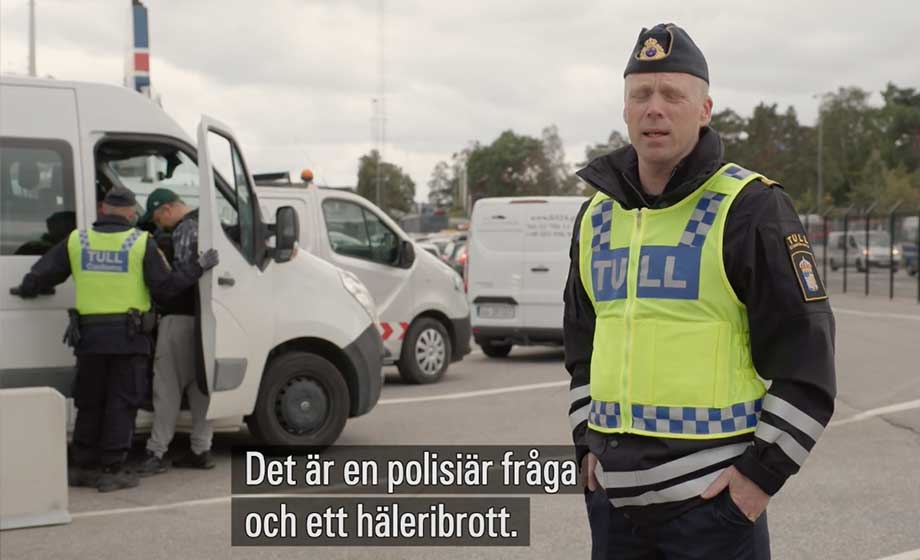 Tullen låter kriminella föra ut stöldgods