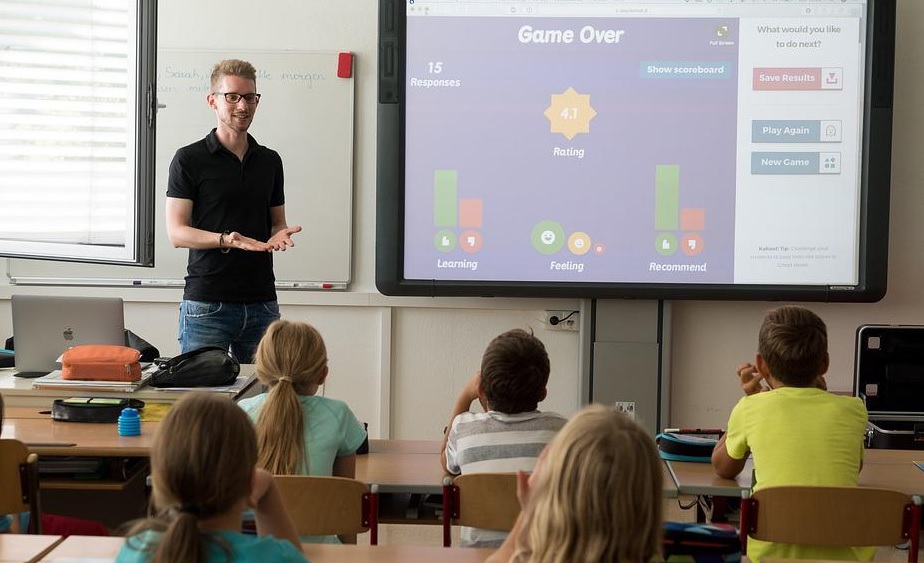 Förbjuder genusideologi i skolor