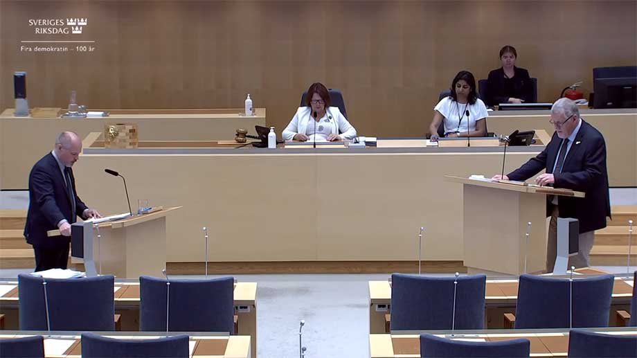 VIDEO: SD läxar upp Morgan Johansson i riksdagen
