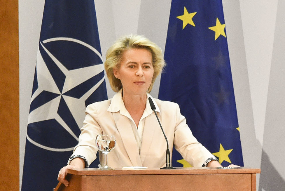 Olika besked från Biden: Leyen kan bli Nato-ledare