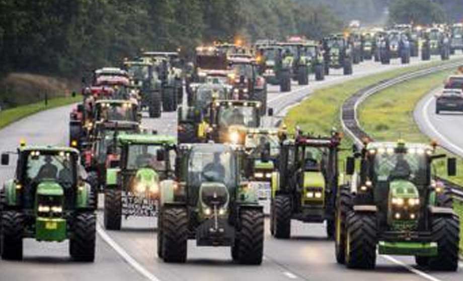 Massivt bondeuppror i Nederländerna