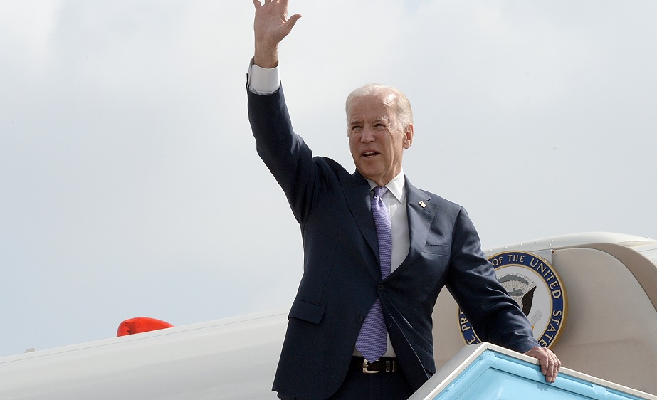 Biden i ny fadäs i Israel – hyllade Förintelsen