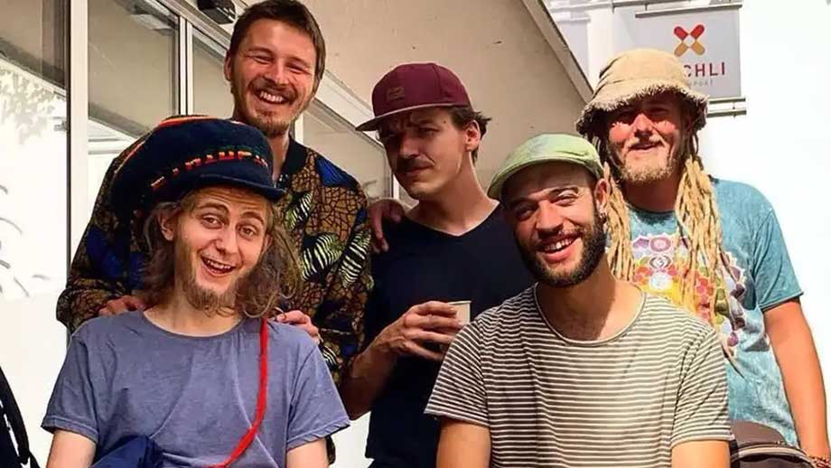 Konsert stoppades – vita musiker hade dreadlocks