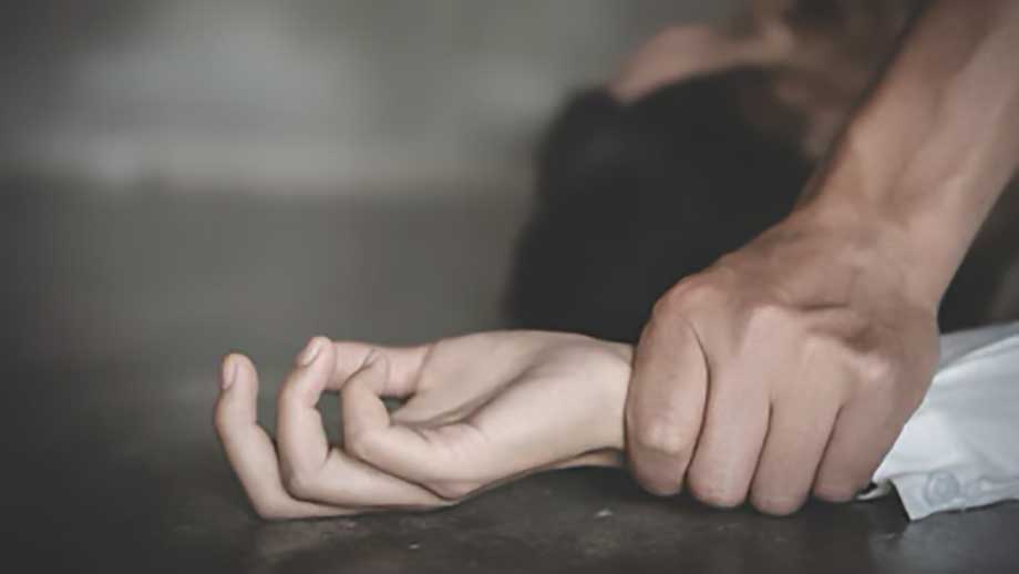 Äldre kvinna överfölls och våldtogs i bostaden