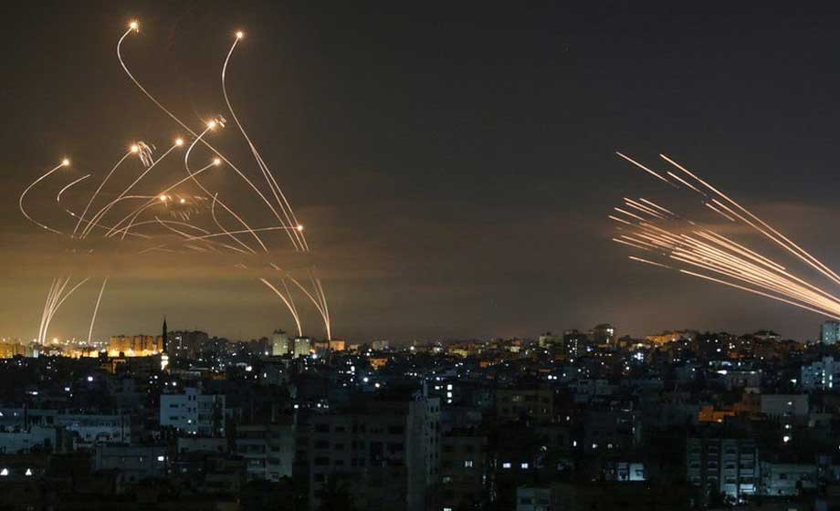 Potentiell vapenvila efter hundratals raketer mot Israel