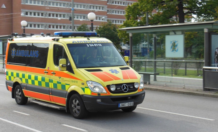 Äldre kvinna väntade på ambulans i över 5 timmar – dog