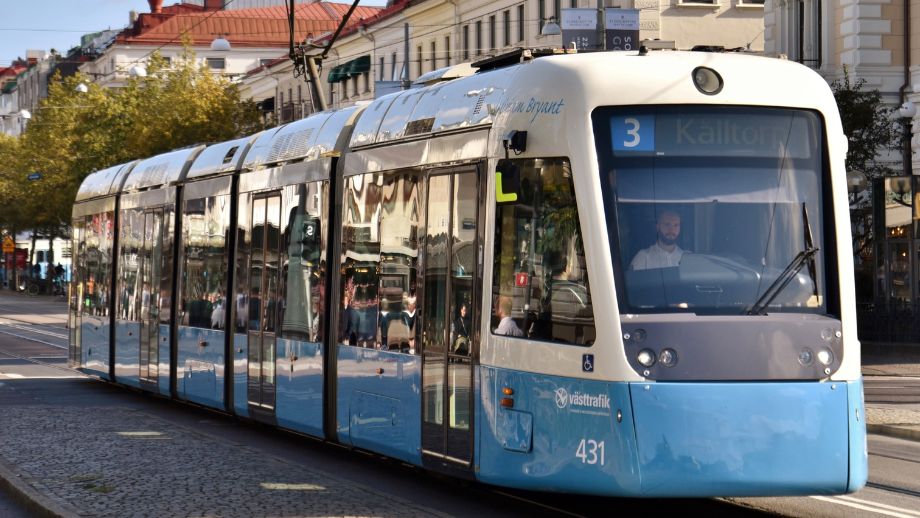 Kvinna skjuten på spårvagn – man gripen