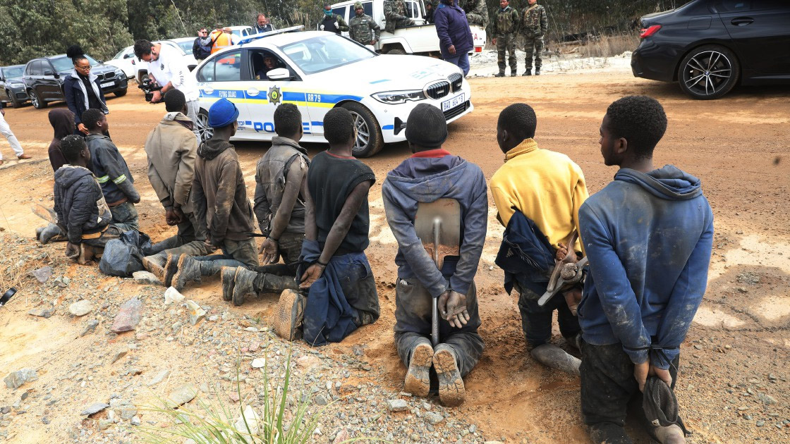 Gospelkvinnor massvåldtogs av 80 män – ”Jag hade aldrig varit med en man innan”